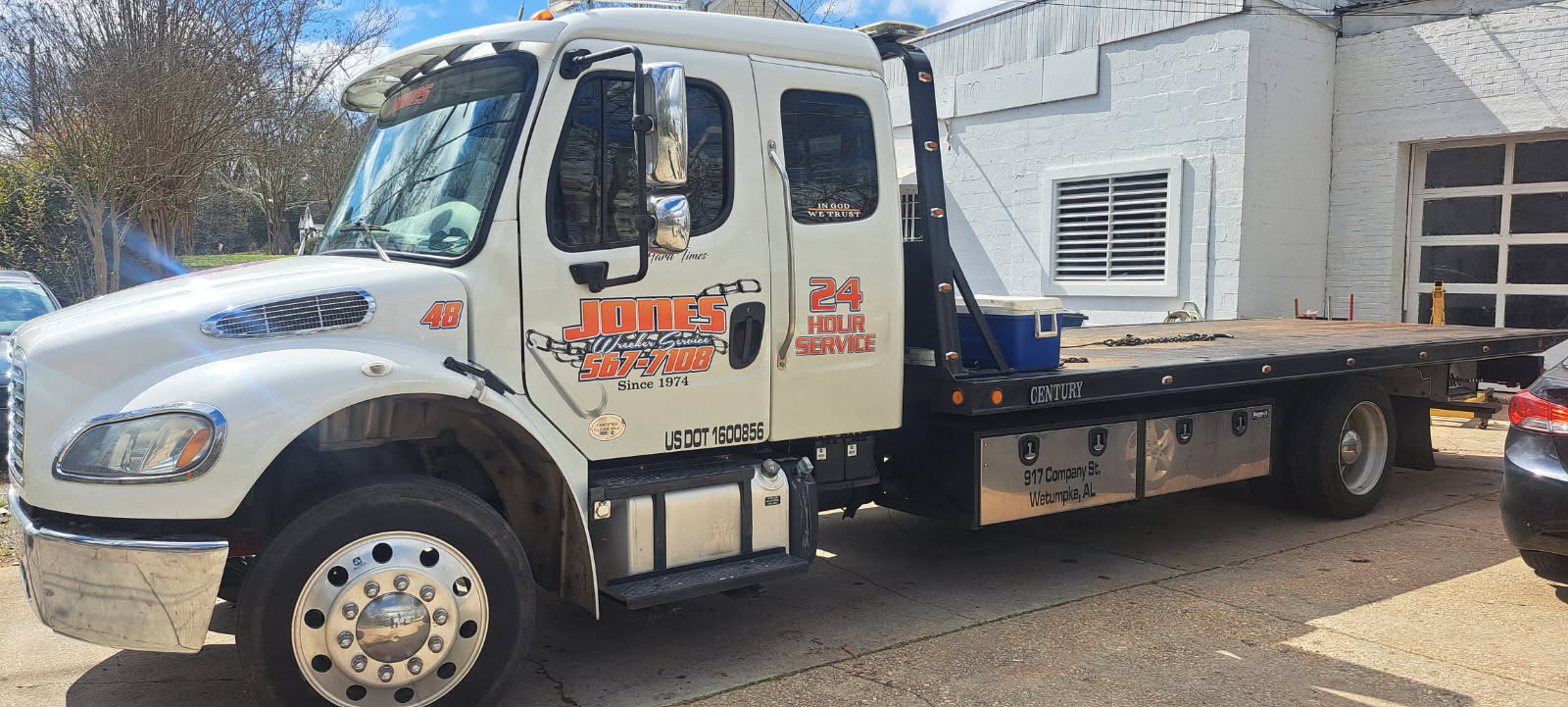 Jones Auto & Wrecker Service logo